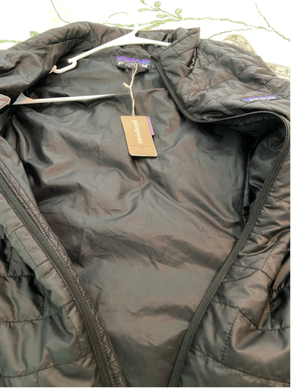 Patagonia women's Nano puffer vest, size large. new with tags - Picture 5 of 5